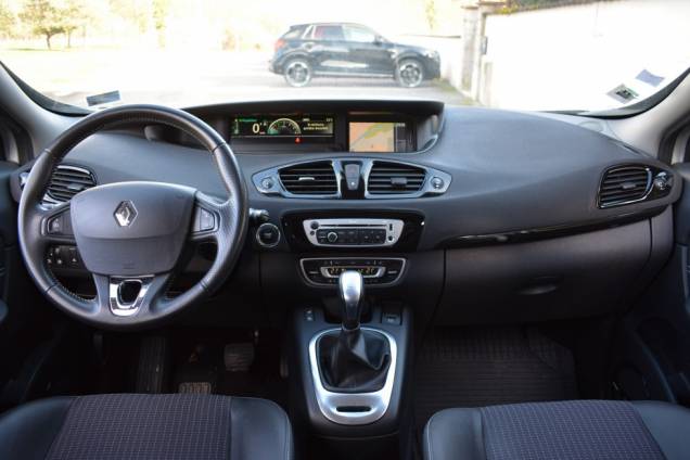 RENAULT GRAND SCENIC 7 PLACES BOSE 1.5 DCI 110 CV EDC 6  /  98150 KMS / ATTELAGE AMOVIBLE 12