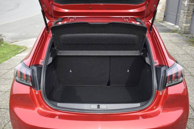 PEUGEOT 208 GT 130 CV EAT8 13