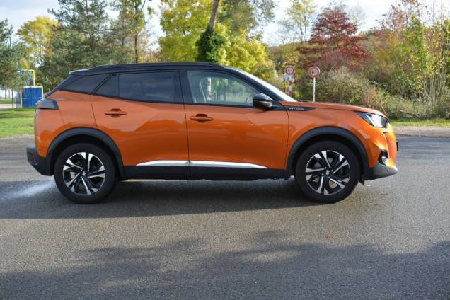 PEUGEOT 2008 GT LINE EAT 8 HDI 130 CV / BOITE AUTOMATIQUE / 4 ROUES HIVER OFFERTES 9