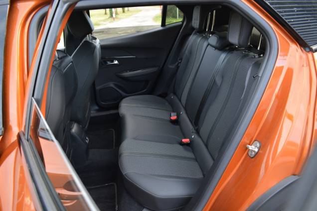 PEUGEOT 2008 GT LINE EAT 8 HDI 130 CV / BOITE AUTOMATIQUE / 4 ROUES HIVER OFFERTES 13