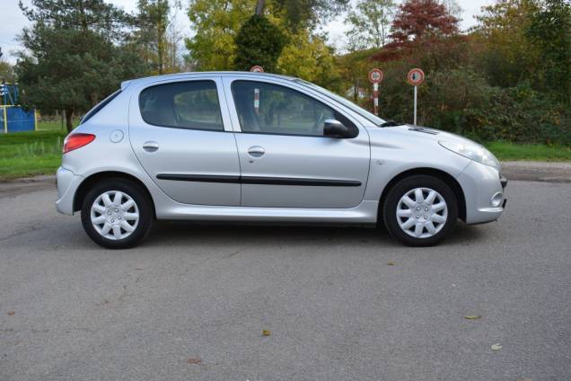 PEUGEOT 206+ 1.4 75 CV 5 PORTES / 1ère MAIN / CLIMATISATION / 56200 KMS 9