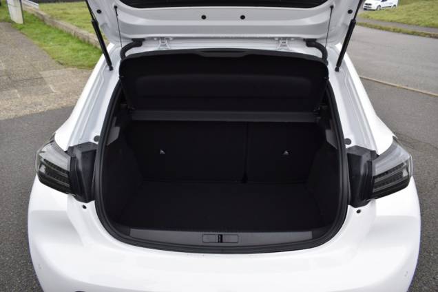 PEUGEOT 208 GT 100 CV E-DSC6 11