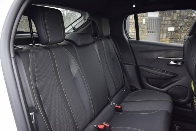 PEUGEOT 208 GT 100 CV E-DSC6 14