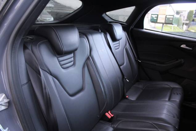 FORD FOCUS ST 2.0 TI-VCT 250 CV BVM6 / SONY  12