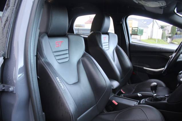 FORD FOCUS ST 2.0 TI-VCT 250 CV BVM6 / SONY  9