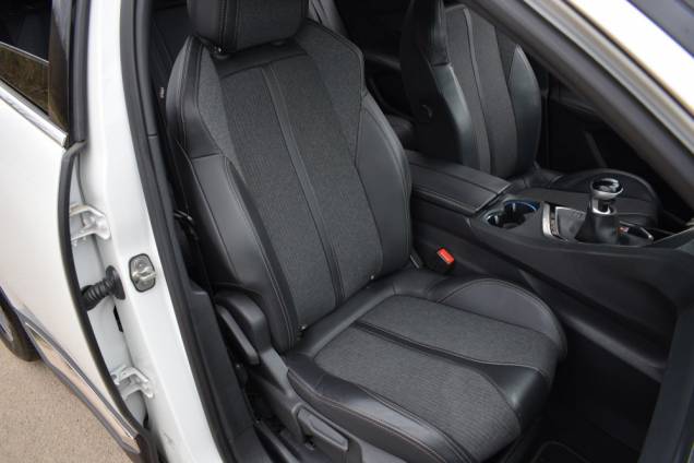 PEUGEOT 3008 GT LINE 130 CV / 1ere MAIN / 59950 KMS / ATTELAGE / SUIVI COMPLET 16