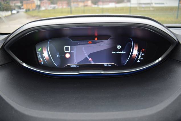 PEUGEOT 3008 GT LINE 130 CV / 1ere MAIN / 59950 KMS / ATTELAGE / SUIVI COMPLET 21