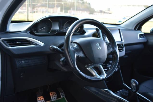 PEUGEOT 2008 FELINE TITANE 1.6 HDI 100 CV / TOIT PANORAMIQUE 9