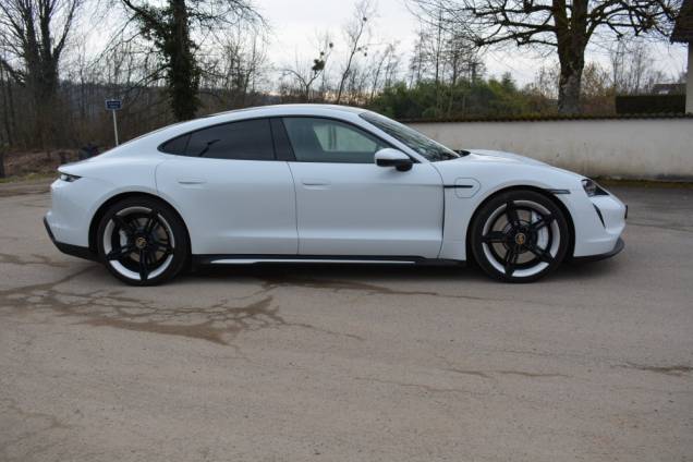 PORSCHE TAYCAN 4S / 1ère MAIN 9