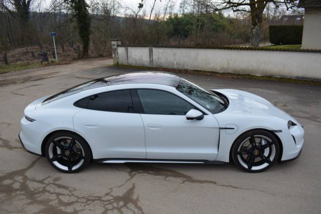 PORSCHE TAYCAN 4S / 1ère MAIN 10