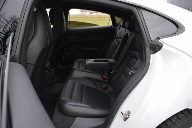 PORSCHE TAYCAN 4S / 1ère MAIN 13