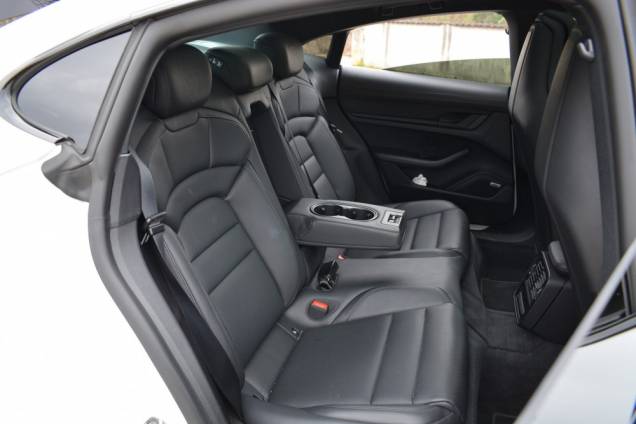 PORSCHE TAYCAN 4S / 1ère MAIN 14