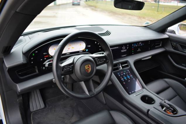 PORSCHE TAYCAN 4S / 1ère MAIN 15