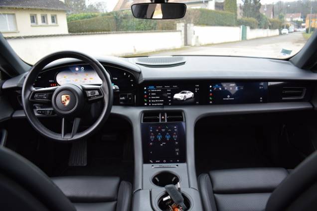 PORSCHE TAYCAN 4S / 1ère MAIN 16