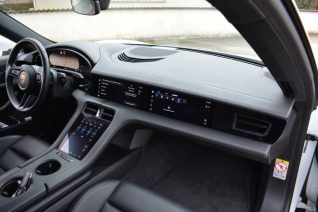 PORSCHE TAYCAN 4S / 1ère MAIN 17