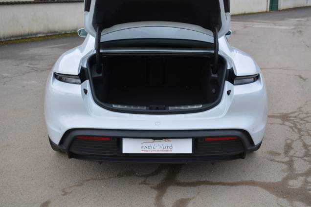 PORSCHE TAYCAN 4S / 1ère MAIN 18