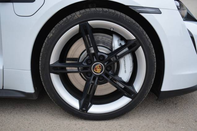 PORSCHE TAYCAN 4S / 1ère MAIN 19