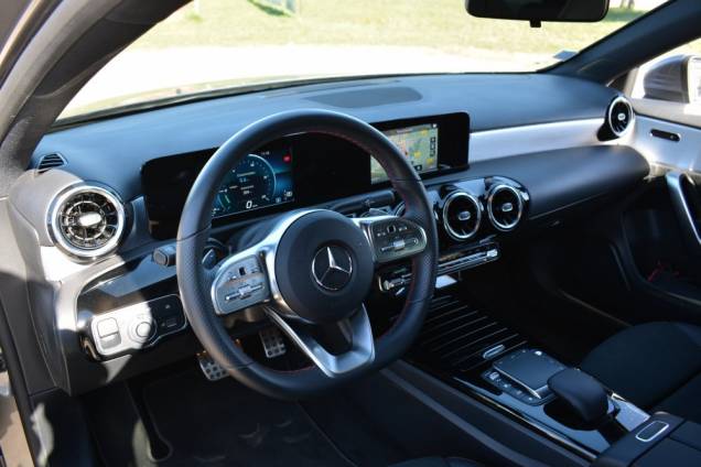 MERCEDES BENZ CLASSE A AMG LINE 200 163 CV 7G-DCT / 1ère MAIN / 73500 KMS / TOIT PANORAMIQUE 15