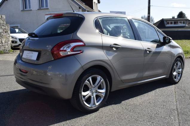 PEUGEOT 208 ALLURE VTI 82 CV BVM 5