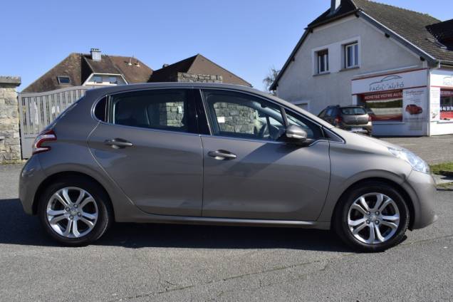 PEUGEOT 208 ALLURE VTI 82 CV BVM 8