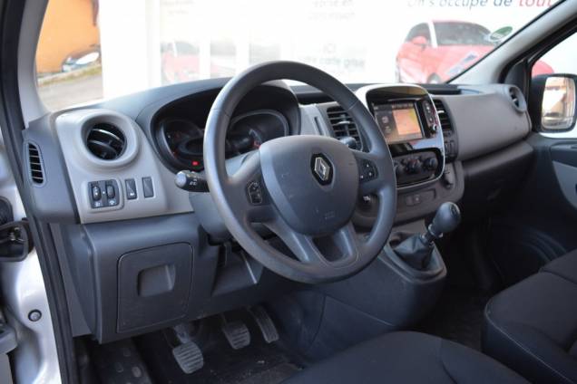 RENAULT TRAFIC COMBI L2 ZEN 1.6 DCI 125 CV / 74850 KMS / 1ere MAIN / SUIVI COMPLET RENAULT / 9 PLACES 9