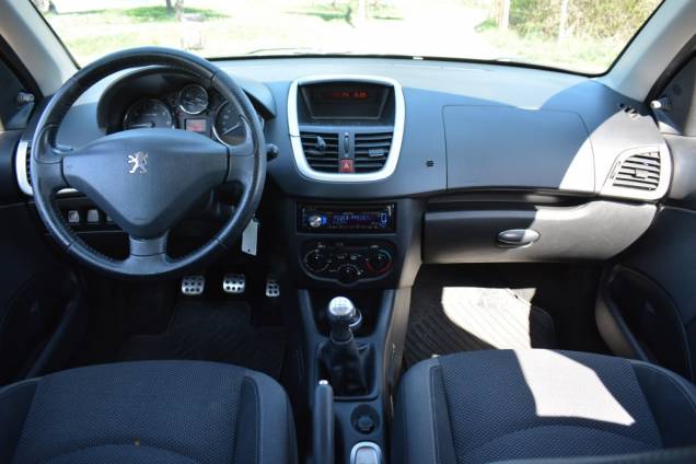 PEUGEOT 206+ 1.1 TRENDY 5 PORTES / 84500 KMS / CLIMATISATION 16