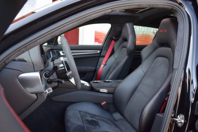 PORSCHE PANAMERA SPORT TURISMO GTS 4.0 V8 460 CV 10