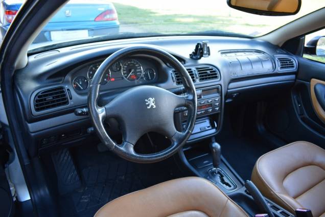 LOT DE DEUX PEUGEOT 406 COUPE V6  17