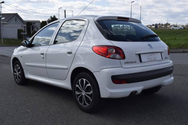 PEUGEOT 206 + 1.4 75CV BVM 5 PORTES CLIM 3