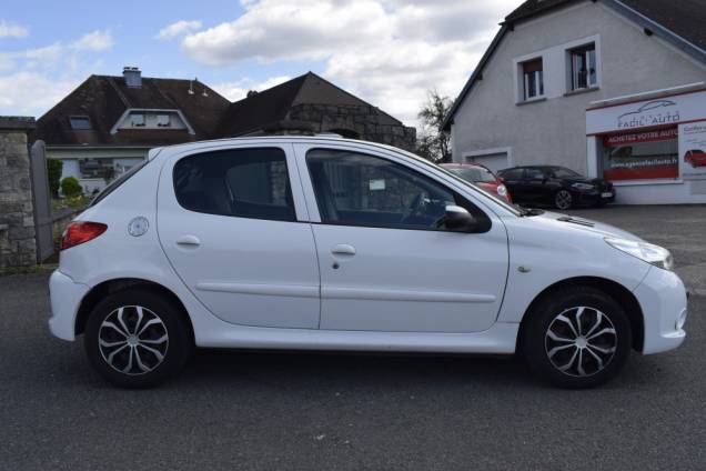 PEUGEOT 206 + 1.4 75CV BVM 5 PORTES CLIM 6
