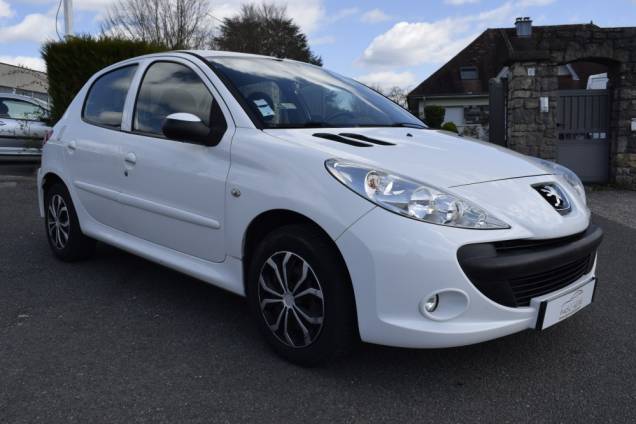 PEUGEOT 206 + 1.4 75CV BVM 5 PORTES CLIM 7