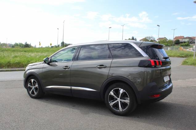 PEUGEOT 5008 ALLURE 2.0 BLUEHDI 180 CV EAT8 / TOIT OUVRANT PANORAMIQUE 6