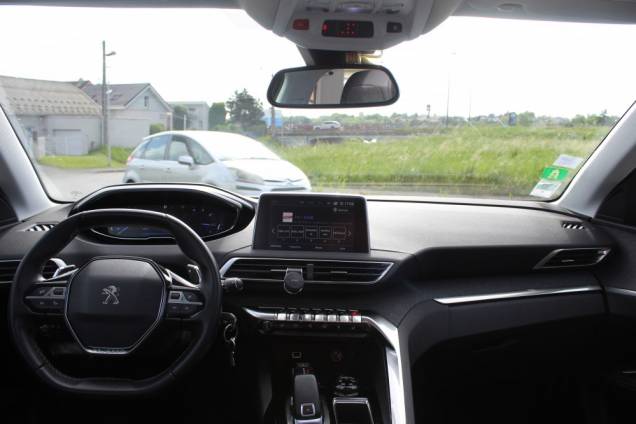 PEUGEOT 5008 ALLURE 2.0 BLUEHDI 180 CV EAT8 / TOIT OUVRANT PANORAMIQUE 9