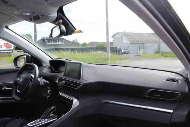 PEUGEOT 5008 ALLURE 2.0 BLUEHDI 180 CV EAT8 / TOIT OUVRANT PANORAMIQUE 10