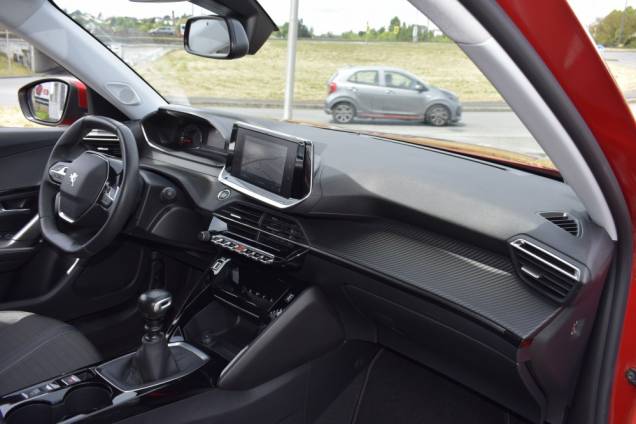 PEUGEOT 2008 ALLURE HDI 110 CV BVM 11