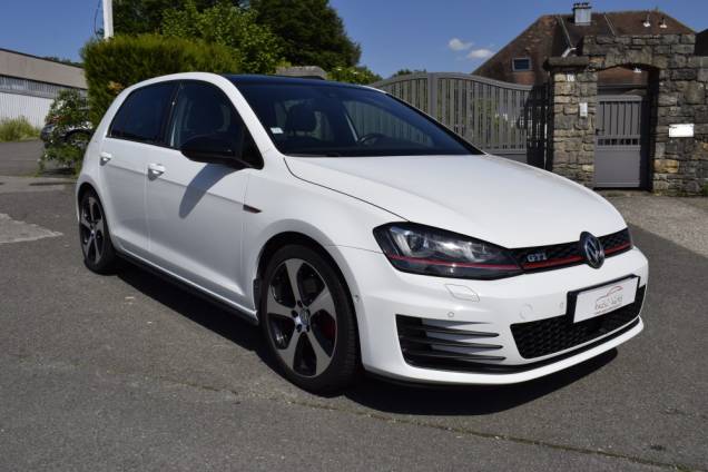 VOLKSWAGEN GOLF GTI 220 CV DSG6 3