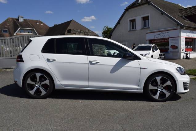 VOLKSWAGEN GOLF GTI 220 CV DSG6 4