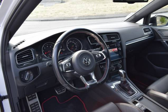 VOLKSWAGEN GOLF GTI 220 CV DSG6 10