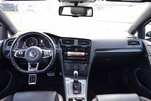 VOLKSWAGEN GOLF GTI 220 CV DSG6 11