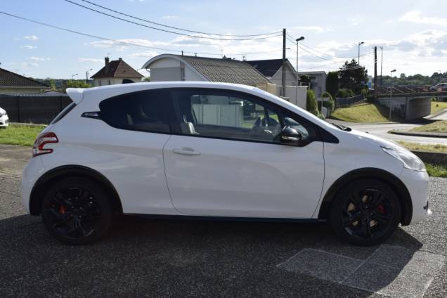 PEUGEOT 208 GTI 200 CV BVM6 10