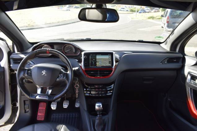 PEUGEOT 208 GTI 200 CV BVM6 15