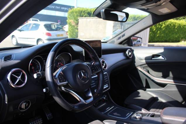 MERCEDES BENZ GLA FASCINATION 200 CDI 136 CV 7G-DCT 9