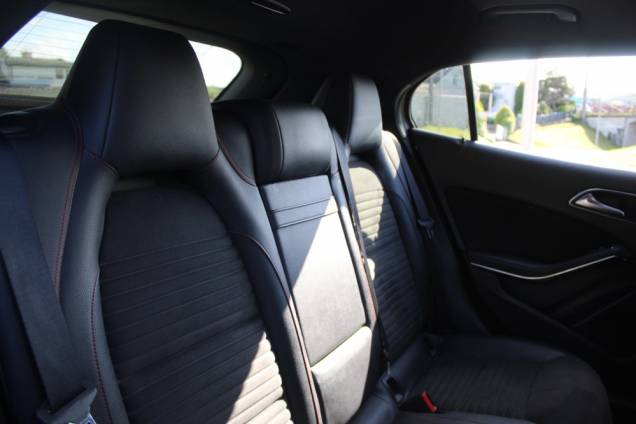MERCEDES BENZ GLA FASCINATION 200 CDI 136 CV 7G-DCT 15