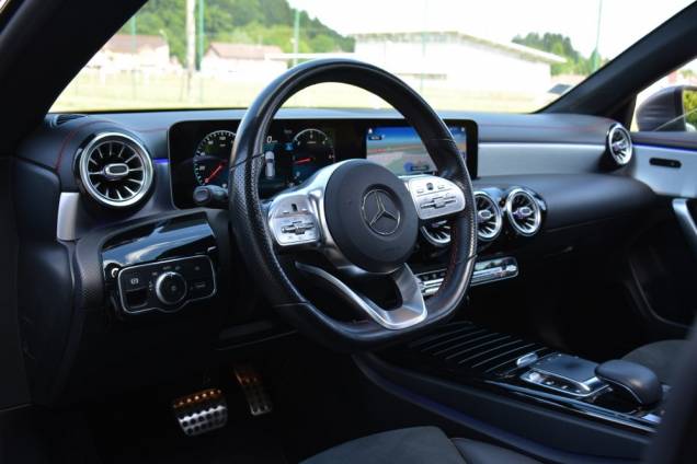 MERCEDES-BENZ CLA SHOOTING BRAKE AMG LINE 200 D 150 CV 8G-DCT / TOIT OUVRANT PANORAMIQUE / BURMESTER 9