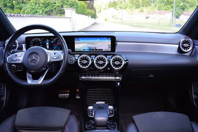 MERCEDES-BENZ CLA SHOOTING BRAKE AMG LINE 200 D 150 CV 8G-DCT / TOIT OUVRANT PANORAMIQUE / BURMESTER 16