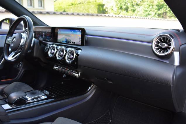 MERCEDES-BENZ CLA SHOOTING BRAKE AMG LINE 200 D 150 CV 8G-DCT / TOIT OUVRANT PANORAMIQUE / BURMESTER 24