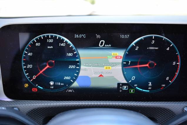 MERCEDES-BENZ CLA SHOOTING BRAKE AMG LINE 200 D 150 CV 8G-DCT / TOIT OUVRANT PANORAMIQUE / BURMESTER 10