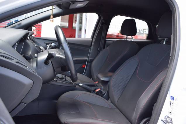 FORD FOCUS ST LINE 1.0 ECOBOOST 125 CV BV6 10