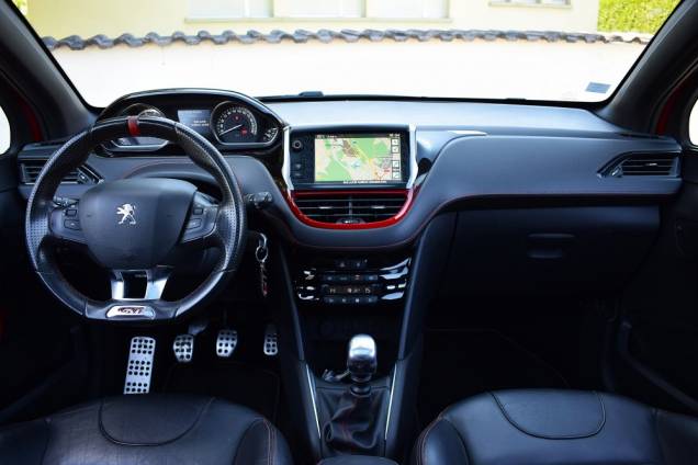PEUGEOT 208 GTI 1.6 THP 200 CV / 86600 KMS / JBL / TOIT PANORAMIQUE 14