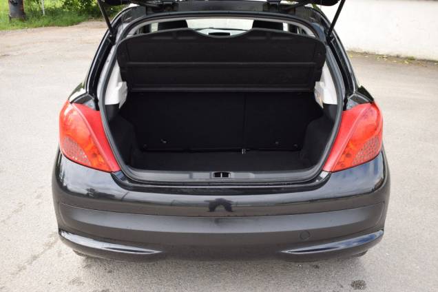 PEUGEOT 207 1.4 16 V 90 CV / 5 PORTES / CLIMATISATION 18